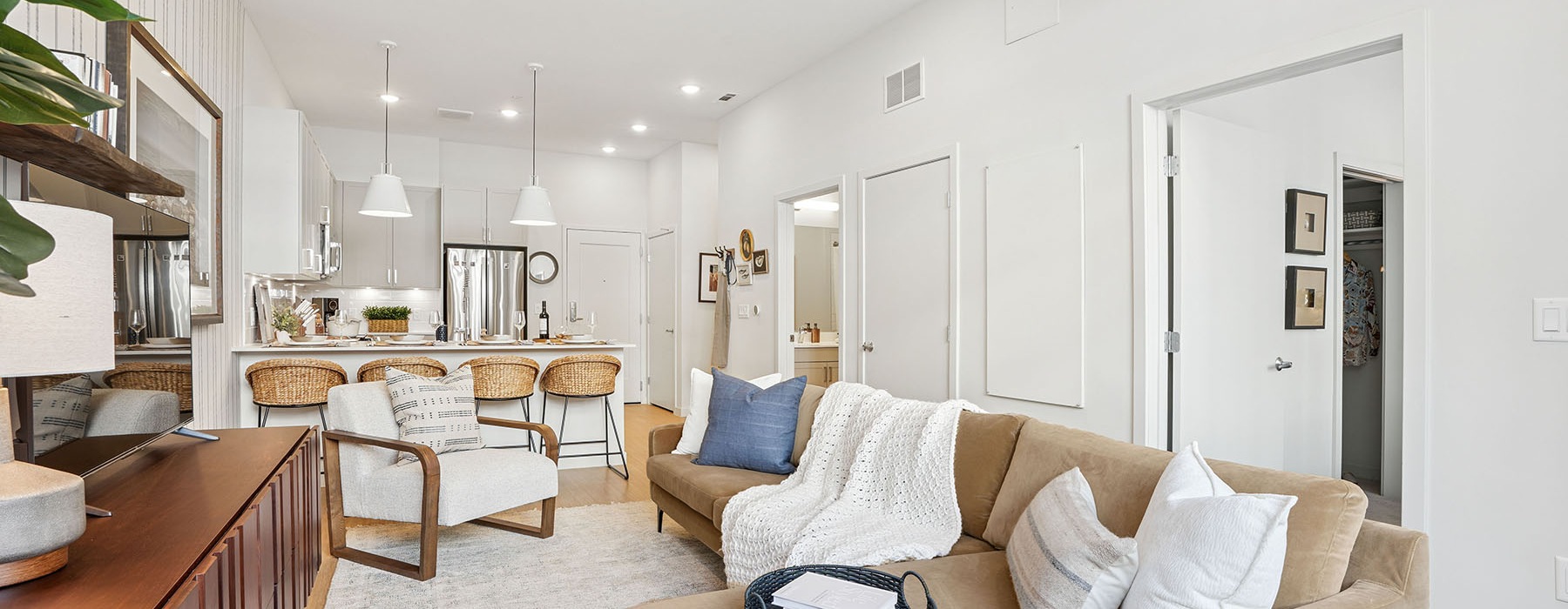 the shipwright apartments for rent banner image showing the living room
